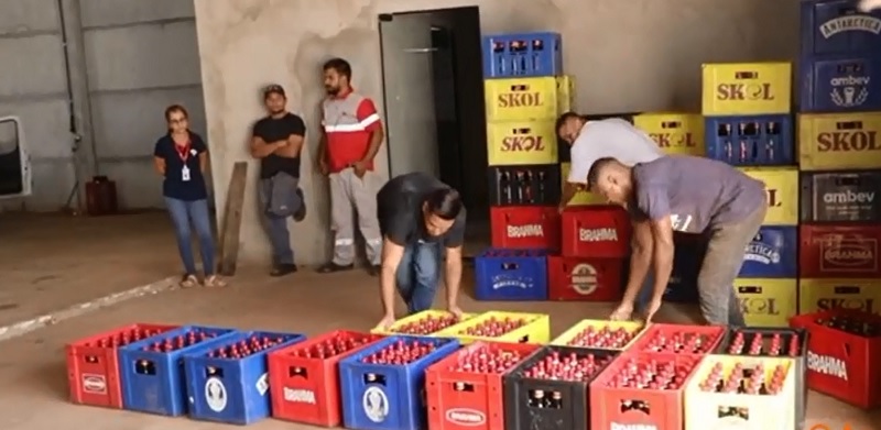 Fábrica de cerveja fake é fechada pela PMMT que usava de soda cáustica nos ingredientes