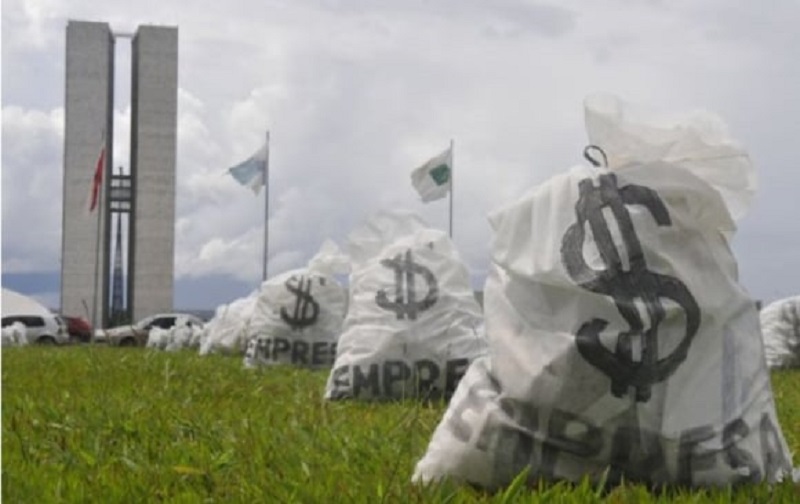 AÇÃO CONTRA O FUNDÃO: Alexandre acelera rito de processo que pede volta de doações eleitorais de empresas