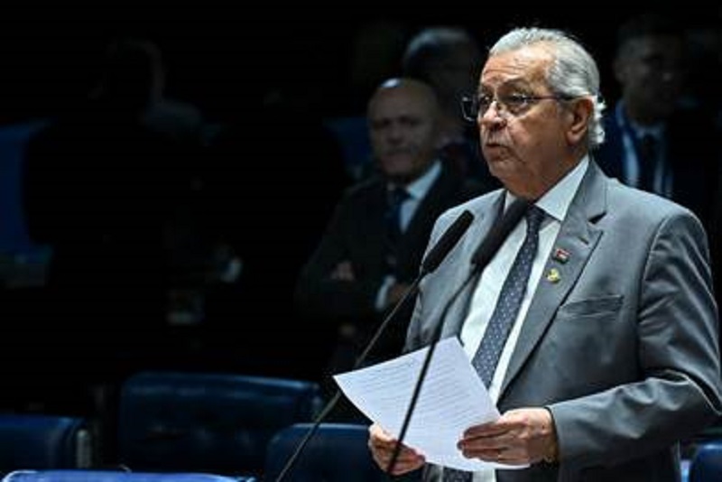 Senado aprova PEC que ajuda os municípios; Jayme Campos pede investimentos sociais