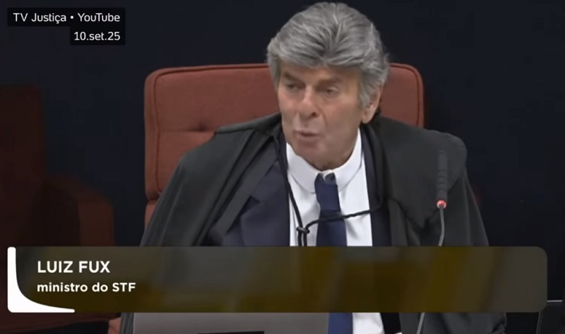 Fux diverge de Moraes e vota para absolver os réus por crime de organização criminosa; veja completo