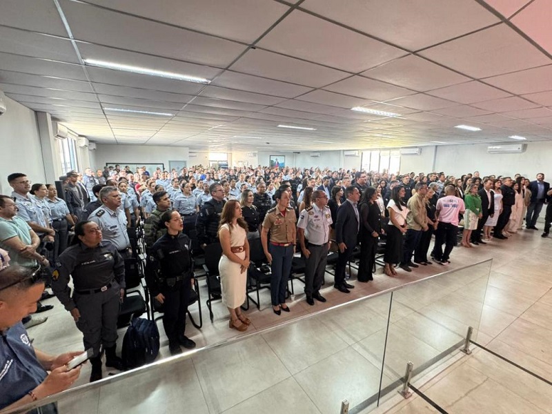 DIA DA MULHER POLICIAL MILITAR - Mais de 100 policiais e esposas de militares são homenageadas com entrega de medalhas pela PM