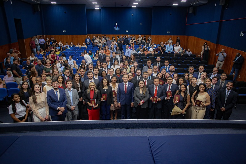Evento celebrou o início da carreira de 50 advogados e 42 estagiários em Cuiabá