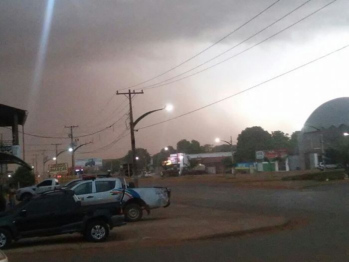 Vila Rica e Confresa teve temporal com chuva forte ventos nesta terça-feira(22)