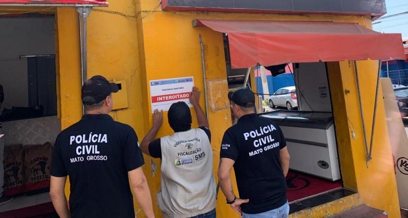 Polícia Civil e da Vigilância Sanitária interditaram açougue em Cuiabá por condições precárias de higienização