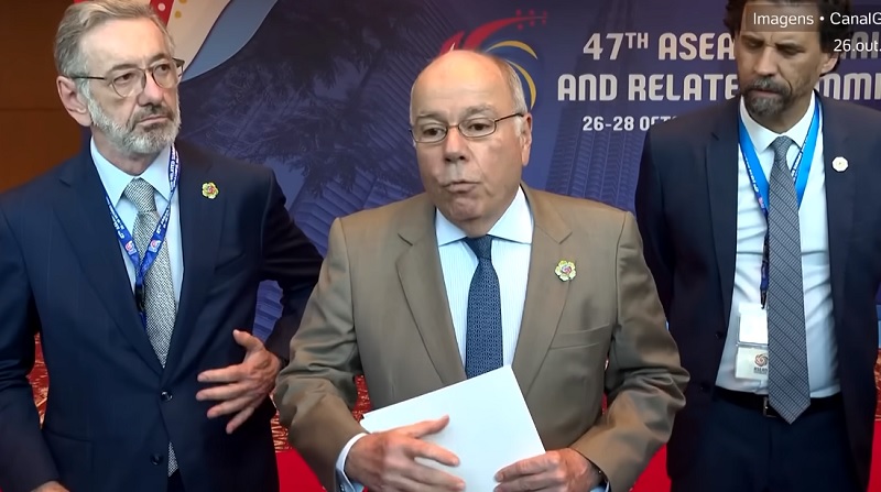 Lula pediu a Trump que tarifas sejam suspensas durante negociações, diz chanceler brasileiro