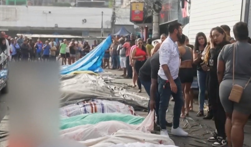 Megaoperação no RJ deixa mais de 120 mortos com corpos levados para praça pública