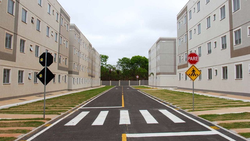 Prefeita prestigia solenidade de entrega de 460 moradias em Várzea Grande