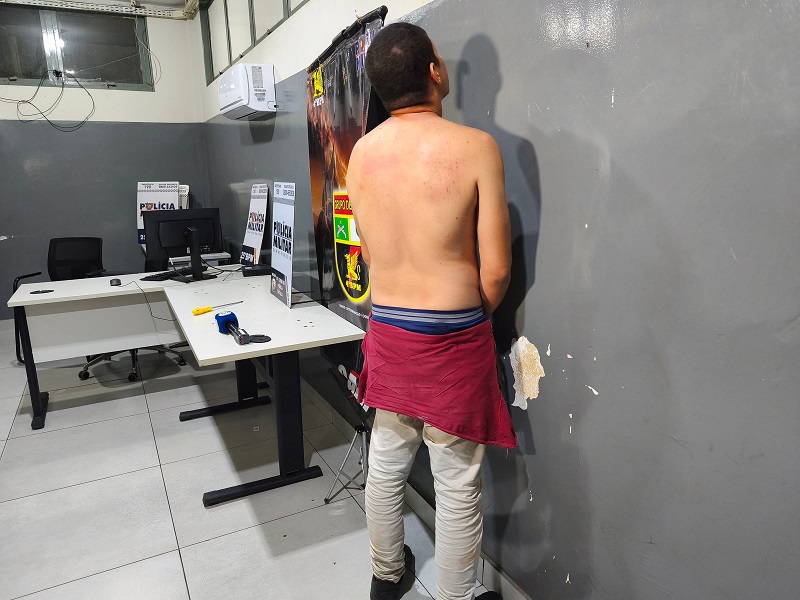 Policia Militar prende em Várzea Grande homem por agredir esposa com chave de fenda