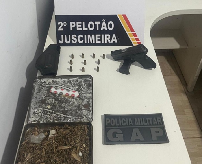 PM prende homem com arma de fogo e maconha dentro de carro