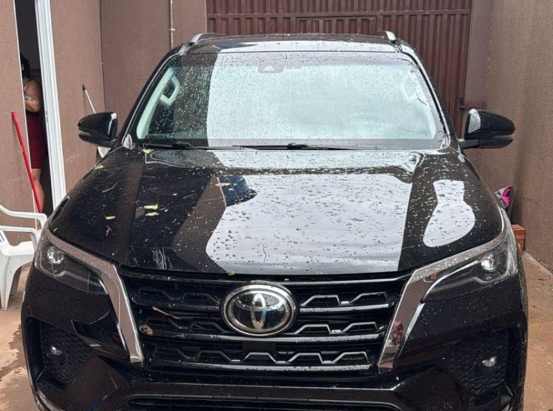 Preso casal em flagrante por receptação e adulteração de caminhonete de luxo furtada em Cuiabá