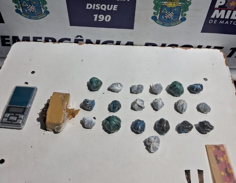 Polícia Militar prende quatro suspeitos após invasão de residência