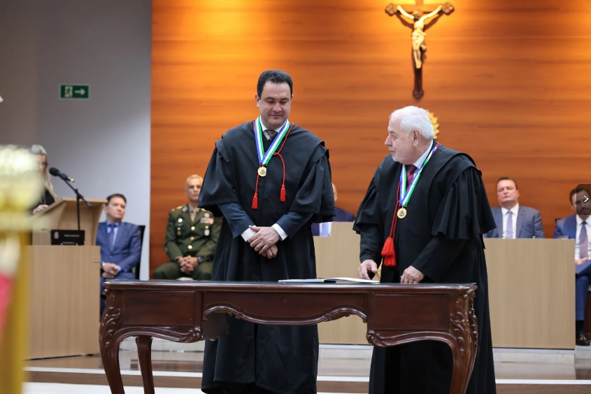 Ricardo Gomes de Almeida toma posse como desembargador do TJMT defendendo Justiça humanizada e pacificadora
