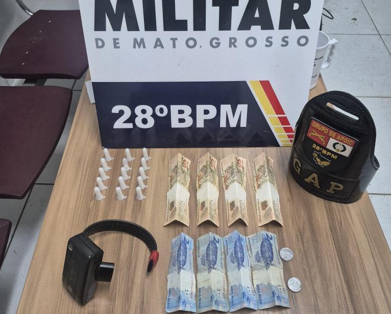 PM prende faccionada por tráfico de drogas e apreende porções de entorpecentes e dinheiro