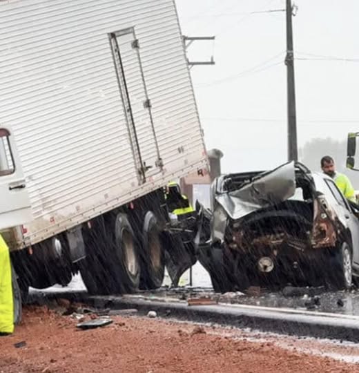Acidente na BR-163 entre Sorriso e Lucas do Rio Verde deixa um morto e rodovia interditada