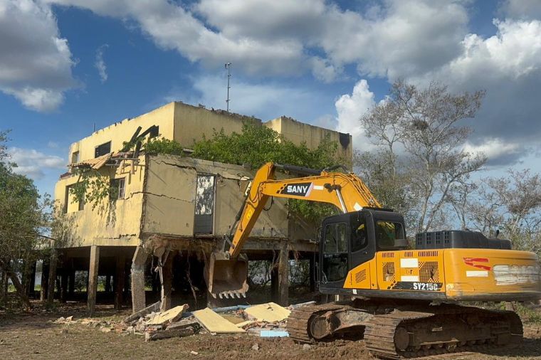 VERANEIO DE POLITICOS E EMPRESÁRIOS : MPE consegue demolir “casa amarela” e mira outras mansões em MT