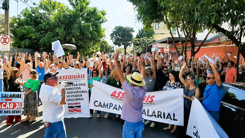 Lula aprova aumento de 8% no Judiciário e barra reajustes futuros