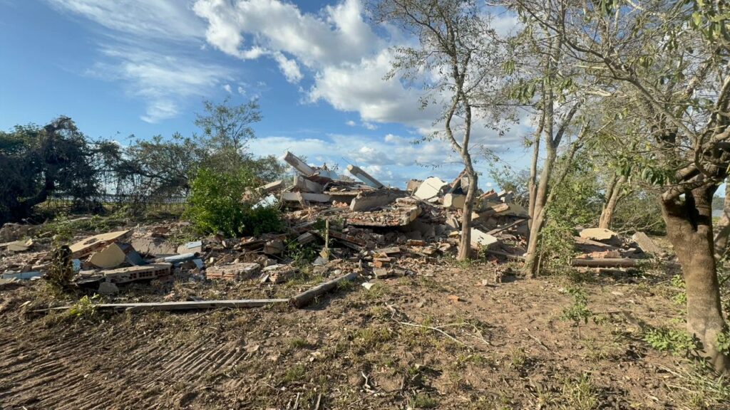 VERANEIO DE POLITICOS E EMPRESÁRIOS : MPE consegue demolir “casa amarela” e mira outras mansões em MT