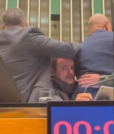 💣Motta entra pra história por comandar cena mais violenta da câmara em décadas ao expulsar Glauber💣