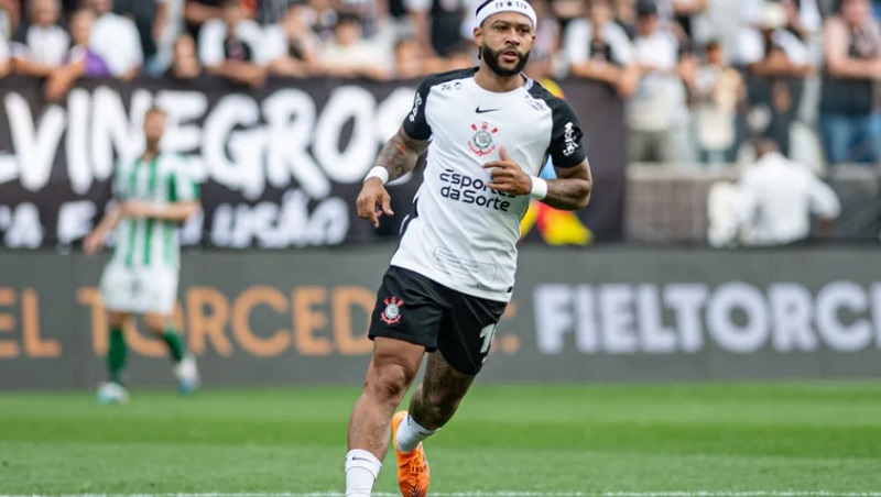 Memphis fala português no Corinthians após superar medo de chacota por erro