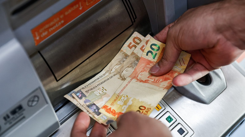 Decreto de Lula fixa novo salário mínimo para 2026