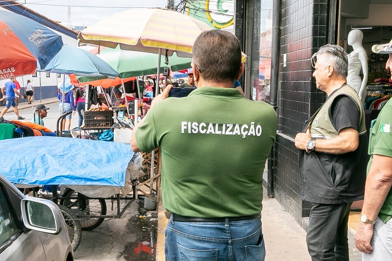 Prefeito Abilio Brunini autoriza apreensão de mercadorias dos ambulantes no centro de Cuiabá