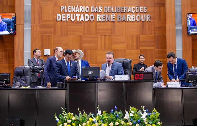 Governo de MT propôs recomposição salarial de 4,26% aos servidores de acordo com a inflação, oposição quer o dobro