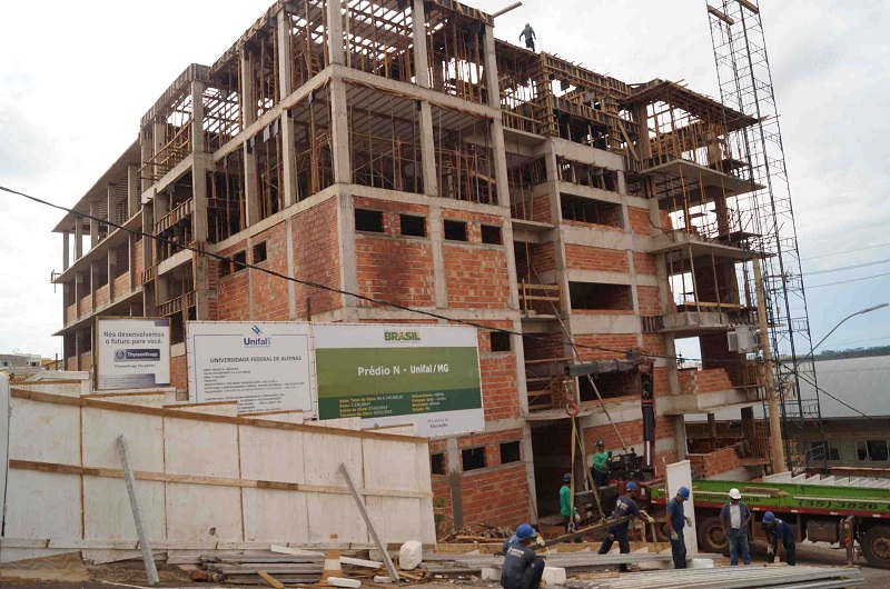 Em regra, corretor de imóveis não responde por descumprimento de obrigações da construtora