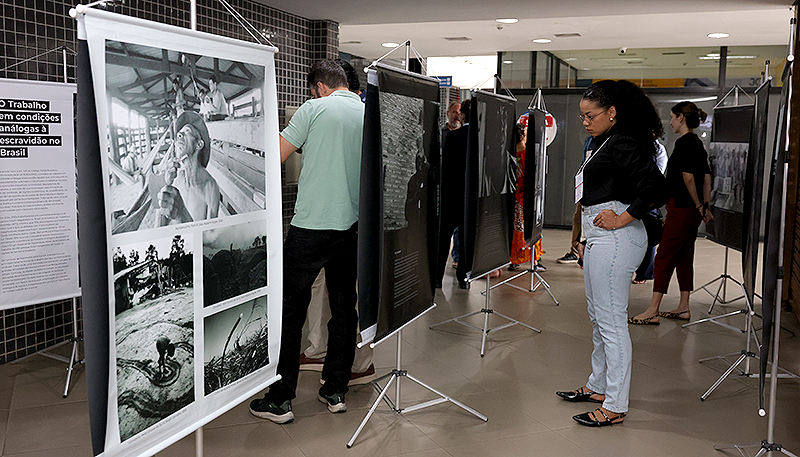 Sesp recebe exposição fotográfica que promove reflexão sobre Trabalho Escravo