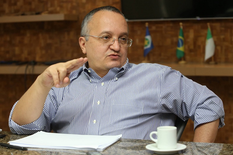 R$ 2 mil : juiza multa advogado Pedro Taques por descumprir decisão judicial ao ataca filho de Mauro Mendes