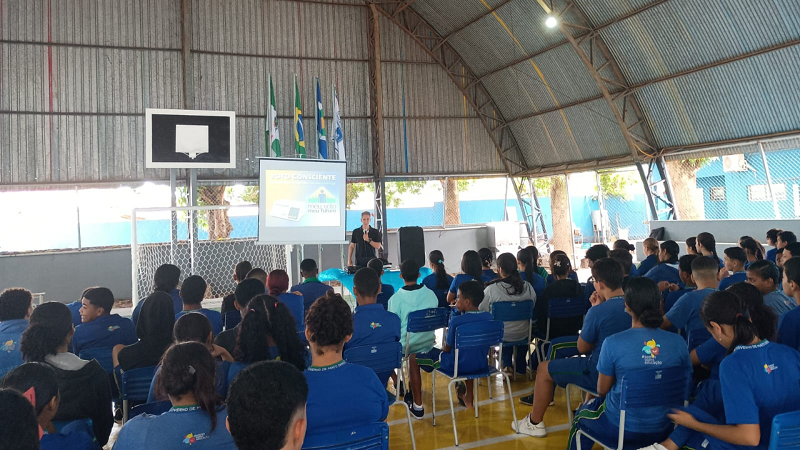 Justiça Eleitoral leva palestra sobre voto consciente a estudantes em Santo Antônio de Leverger