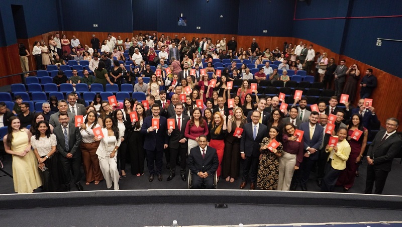 CAA/MT reforça acolhimento na entrega de carteiras da OAB-MT