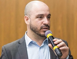 Faltam trabalhadores ou falta política pública?