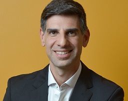 Quando a empregabilidade vira política de Estado — e o Brasil segue operando em silos