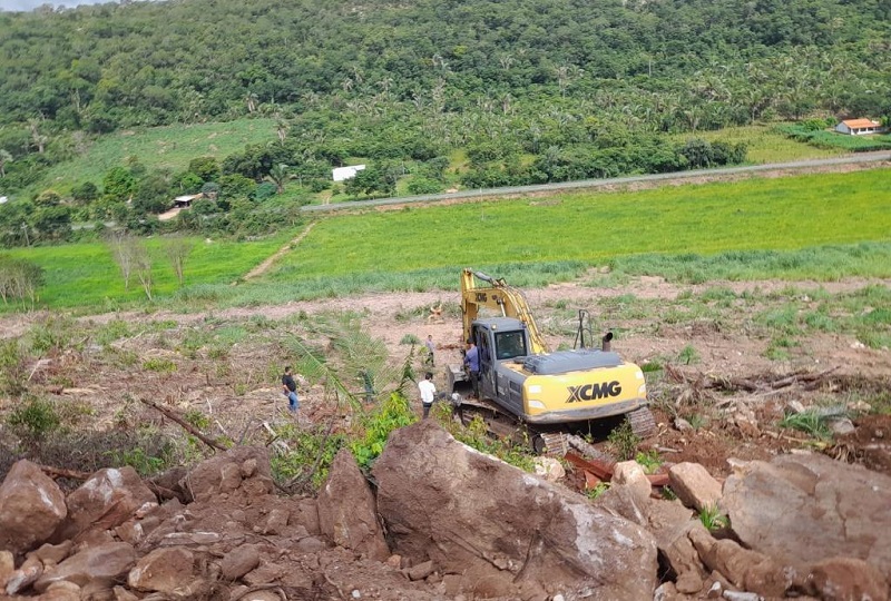 Batalhão Ambiental da PM apreende escavadeira utilizada para desmatamento irregular