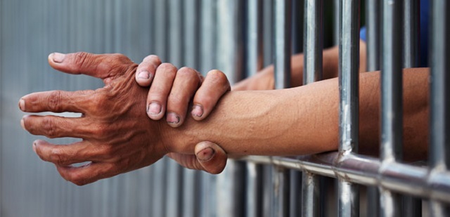 O PREÇO DA LIBERDADE: disputa de critérios sobre dispensa da pena de multa afeta ressocialização de presos pobres