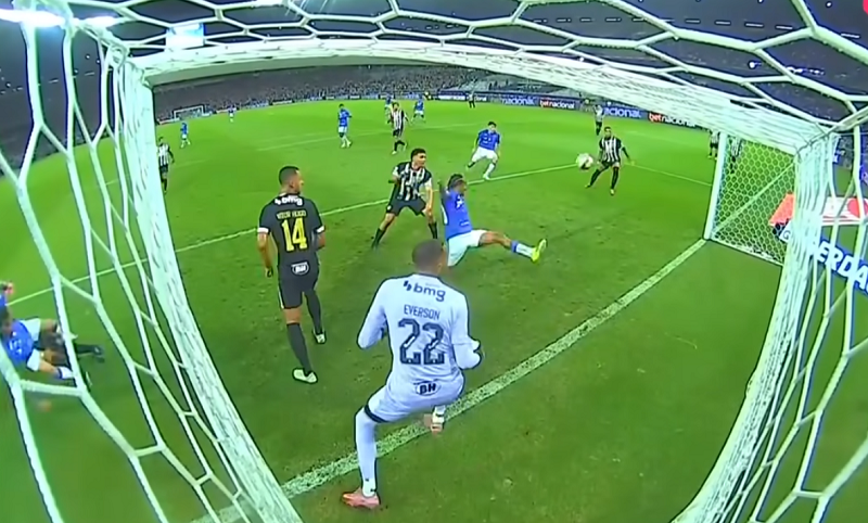 CENAS LAMENTÁVEIS! JOGADORES QUASE SE MAT4RAM COM JOELHADA NO ROSTO, S0C0S E CABEÇADA NA TRAVE