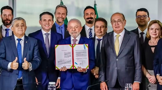 MAIS UMA LEI: com vetos, Lula sanciona lei de combate às facções criminosas