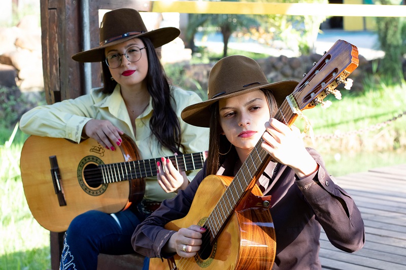 Novos talentos ganham espaço e projetam o futuro da viola no 22º Encontro Nacional de Violeiros em PoxoréuNovos talentos ganham espaço e projetam o futuro da viola no 22º Encontro Nacional de Violeiros em Poxoréu