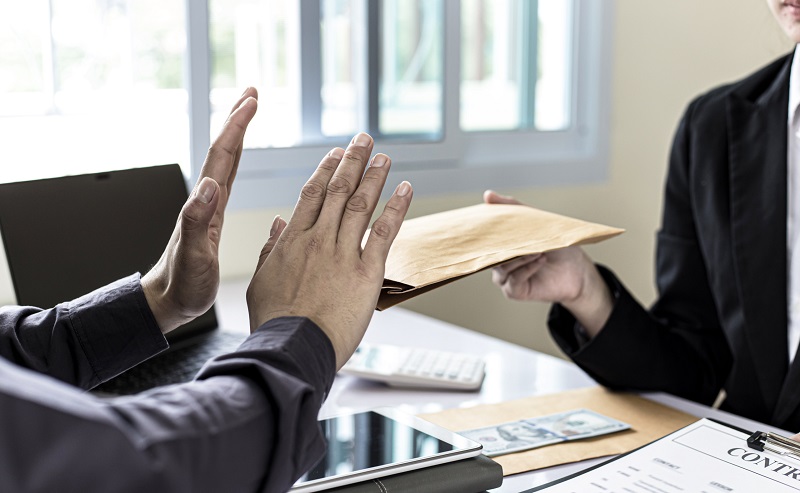 Exame de gravidez em menor sem responsável presente não gera dano moral, decide Quarta Turma