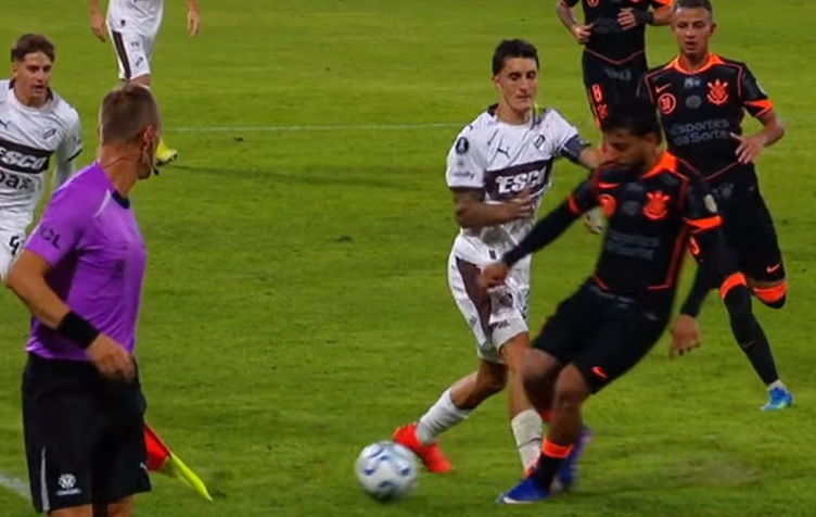 GARRO BRILHA, E CORINTHIANS VENCE O PLATENSE EM ESTREIA DE DINIZ NA LIBERTADORES | MELHORES MOMENTOS