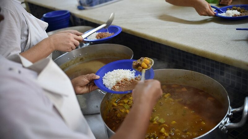 Sintep-MT denuncia sobrecarga e adoecimento dos profissionais da nutrição escolar
