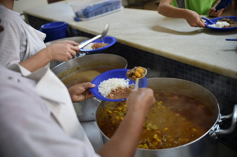 Sintep-MT denuncia sobrecarga e adoecimento dos profissionais da nutrição escolar