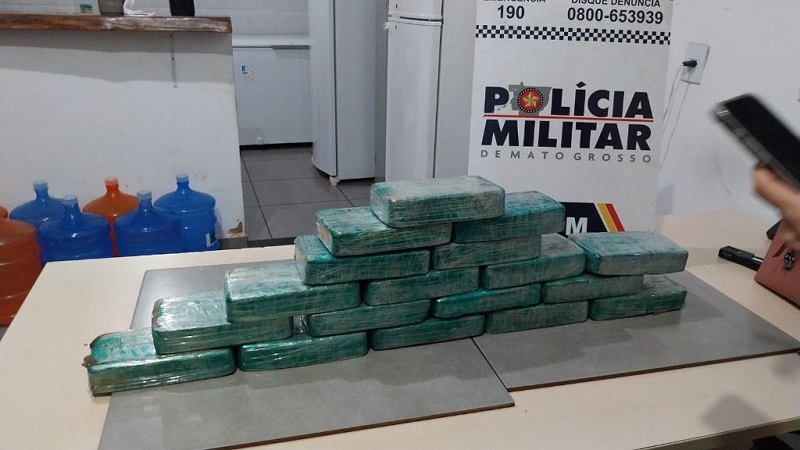Casal faccionados são presos pela PMMT com 18 quilos de pasta base em Jangada