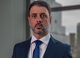 Redução da maioridade penal pode ser inviável, mas a internação proporcional ao crime é urgente para conter a violência juvenil, avalia especialista