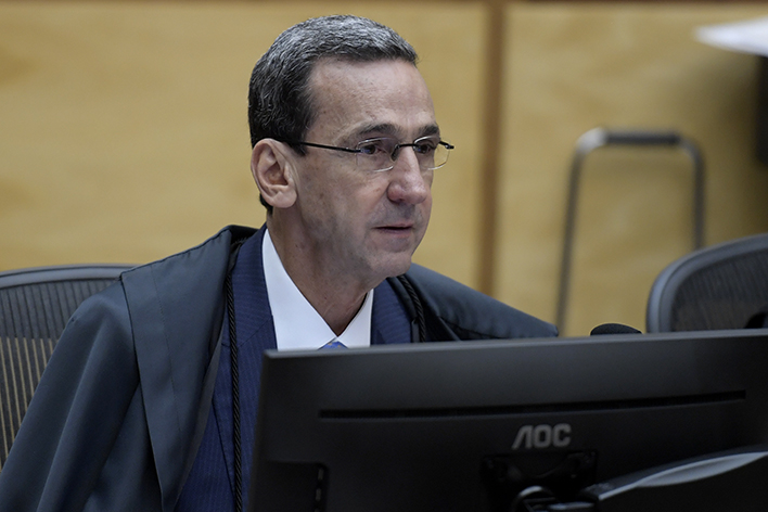 Agravo de instrumento contra decisão que homologa cálculos no cumprimento de sentença não é erro grosseiro