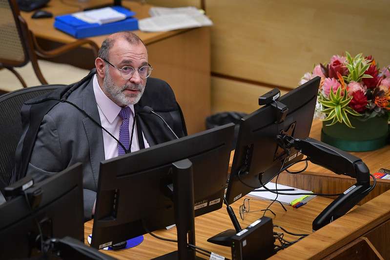 Para Sexta Turma, roubo contra motorista de aplicativo em serviço merece aumento de pena
