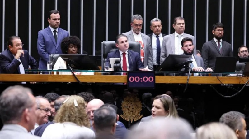 Câmara aprova em primeiro turno PEC que acaba com escala 6×1 e reduz jornada para 40 horas