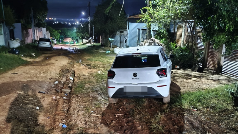 Polícia Militar recupera carro roubado e prende dois homens em flagrante em Cuiabá