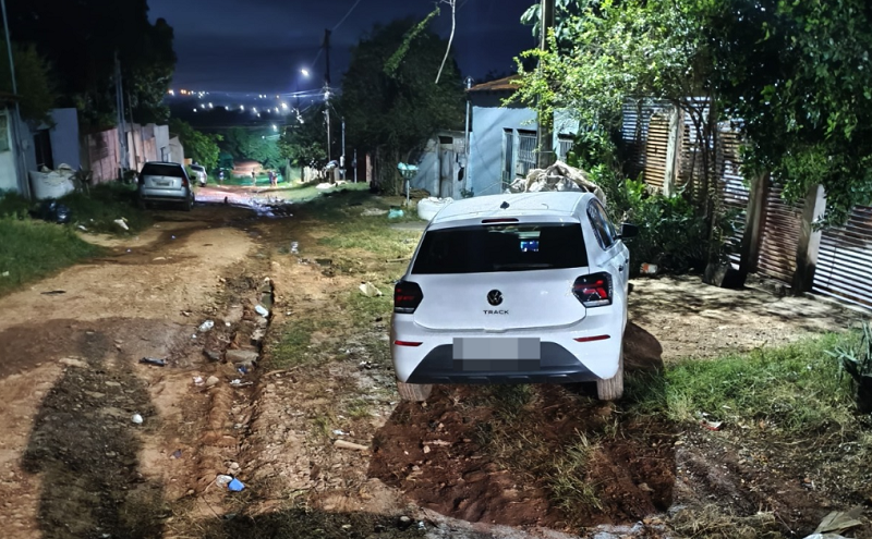 Polícia Militar recupera carro roubado e prende dois homens em flagrante em Cuiabá