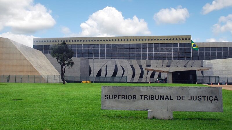 Jurisprudência em Teses traz novos entendimentos sobre competência da Justiça Federal em crimes digitais transnacionais